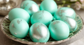 Зелень не понадобится: крашу яйца в этом настое — на выходе мятные оттенок с серебристым отливом