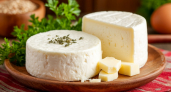 2 л молока и уксус — на выходе 1 кг сыра: магазинный покупать больше не будете — простой фермерский рецепт