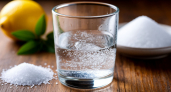 Стакан воды с солью на ночь: старинная хитрость, которая до сих пор работает