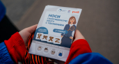 В Липецке стартовала всероссийская акция «Красная гвоздика»: волонтёры раздают значки за пожертвования