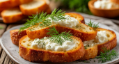 На молоке уже не то: жарю гренки с творогом и укропом — пышнее сырников, быстрее ватрушек