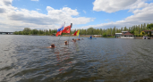 40 человек с флагами нырнули в реку в День Победы в Липецке