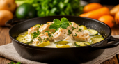 Пальчики оближешь: кабачки с курицей в сметанной заливке — сковородка пустеет за один вечер