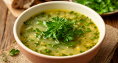 Все лето готовлю этот зеленый суп: вкусный способ съесть много зелени и молодой капусты — подаю с чесночной сметаной