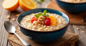 Что добавить в овсянку, чтобы сделать ее полезнее и вкуснее: советы нутрициолога