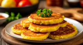 Мой фирменный рецепт картофельных оладий: хрустящие снаружи, нежные внутри, и соус, который всё объясняет