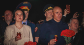 На площади Героев прошло шествие с лампадками в честь Дня памяти