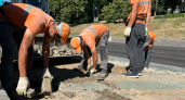 На Петровском спуске в Липецке начали менять тротуар