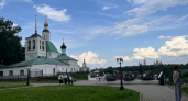 Русский город, расположенный сразу в двух частях света: что было раньше и как он существует сейчас