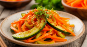 Когда дома есть кабачки, готовлю эту вкуснятину: просто, быстро и без майонеза — вся изюминка в медово-соевой заправке