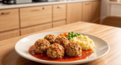 Про тефтели почти забыли, а зря: очень практично — и гарнир, и мясо, а вкус насыщенный и нежный