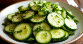 Когда огурцы надоели, готовлю их по-немецки: 2 продукта, но вкус другой — словно ешь салат в баварском кафе