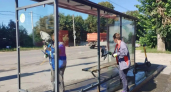 На улице Ударников обновляют остановочные павильоны