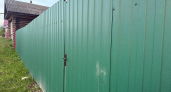 Вот какой забор на участке сосед может потребовать снести: разбор от юриста