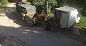 Камеры поймали липецких водителей за выбросом строительного мусора у контейнеров