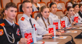 В правительстве Липецкой области вручили паспорта 60 школьникам