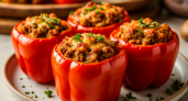 Перцы с рисом больше не тушу: делаю с сочной начинкой из фарша и овощей — получается в разы вкуснее привычных