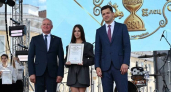 На Доске юных дарований в Ельце появились портреты лучших школьников