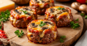 Фарш не готовлю привычным способом: делаю сочные гнёзда — мясные, с грибной начинкой и сырной шапкой