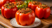 Перцы с рисом больше не тушу: делаю с сочной начинкой из фарша и овощей — получается в разы вкуснее привычных