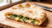 Сыр и зелень на лаваш: гезлеме по-турецки — нежнее хачапури, вкуснее пиццы