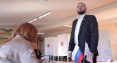 Вице-губернатор Балашов проголосовал в родной школе в Ссёлках