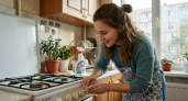 3 капли на ватку — и засаленные ручки плиты сверкают как бриллиант: хоть на витрину выставляй — от жира и пятен ни следа