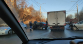 В Липецке на улице Асфальтной произошло смертельное ДТП с участием легковушки и грузовика