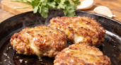 Котлеты без фарша и хлеба: рублю филе, добавляю черри и сыр — вкусно и некалорийно