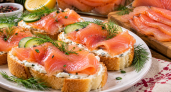4 ложки на литр воды – и обычную горбушу гости принимают за семгу: вкуснейшая закуска на новогодний стол за час