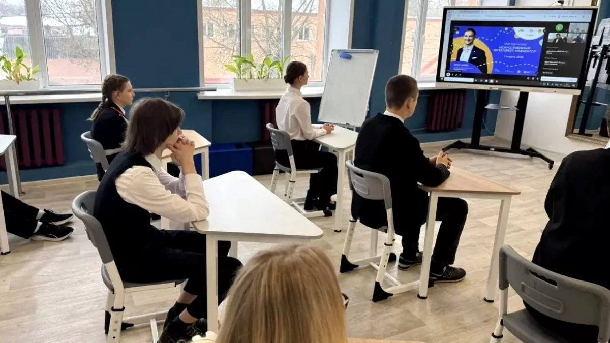 Суперфиналист «Лидеров России» провел онлайн-урок по работе с ИИ для липецкой молодежи