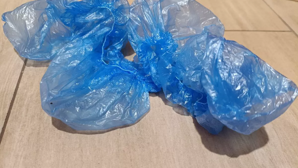 Подруга покупает пачками бахилы. Когда узнала для чего, стала закупать больше. 5 необычных применений бахил