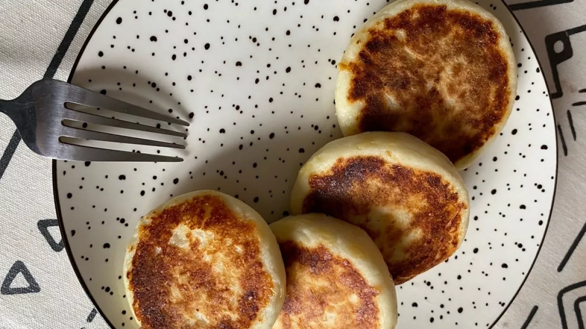 Беру пачку творога, яйцо и пару картошин – готовлю сковороду вкуснятины: рецепт из кулинарной книги 1952 года