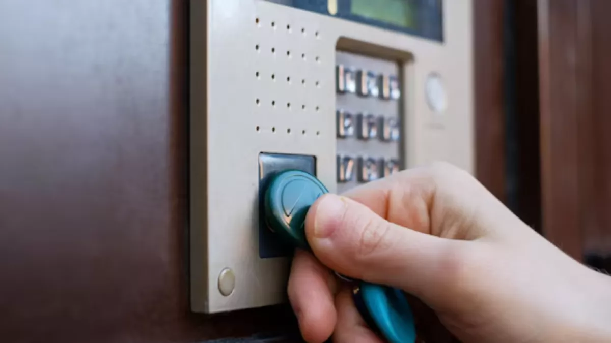 Липецкие полицейские опровергли слухи о войне с домофонами