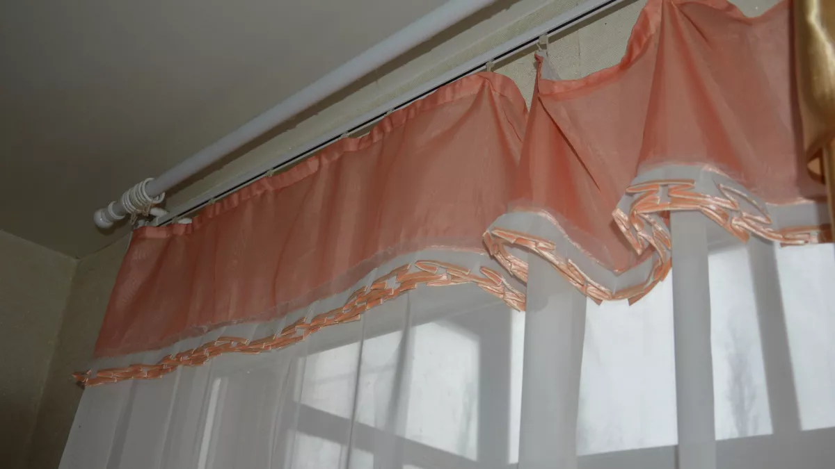 Шторы на карнизах больше не в моде: ушлые хозяйки нашли лучшую альтернативу в 2026