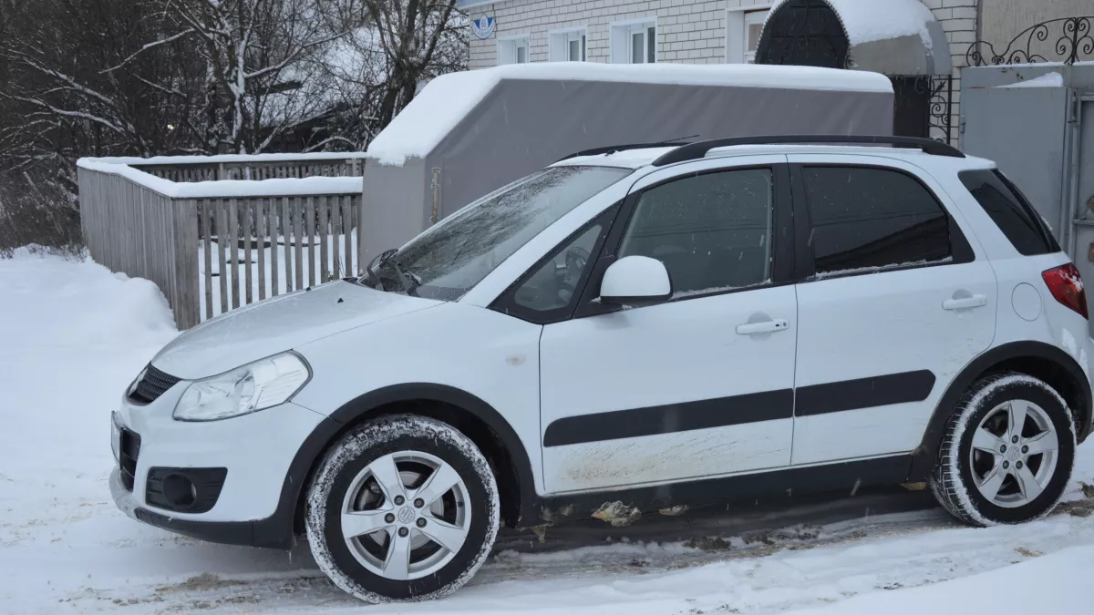 Остановка на дороге: выходить к инспектору или опустить стекло — позиция ГАИ и как себя вести