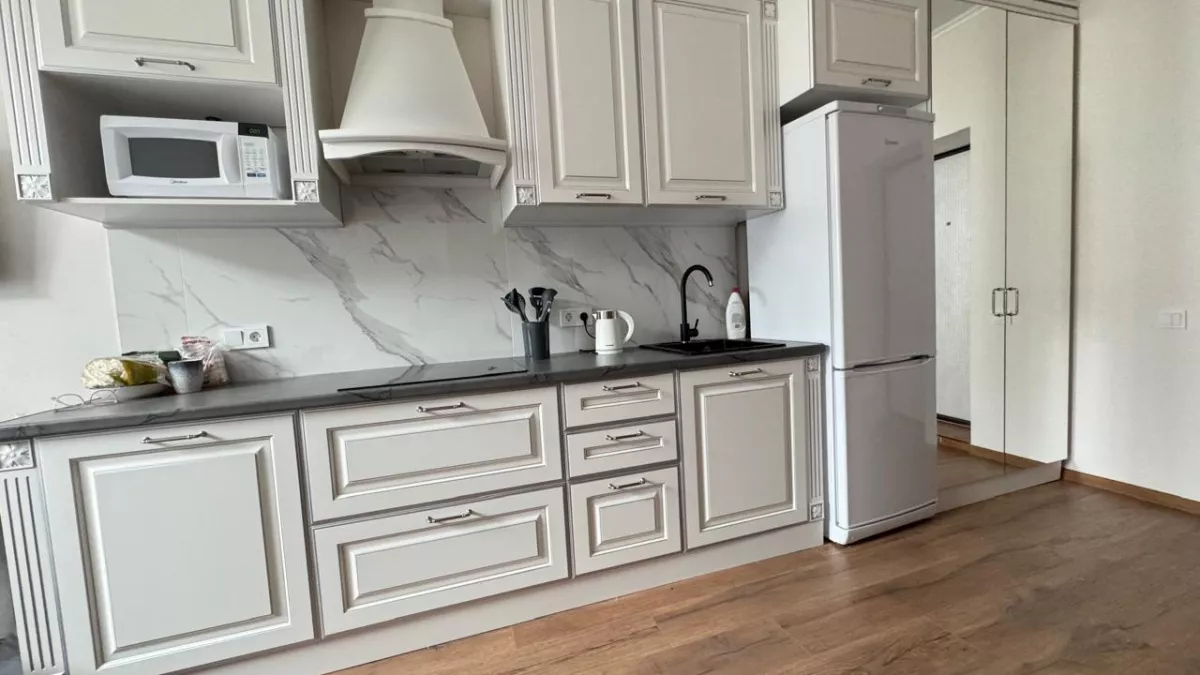 Вешать шторы на кухне теперь «колхоз»: новый экологичный тренд 2026 от дизайнеров