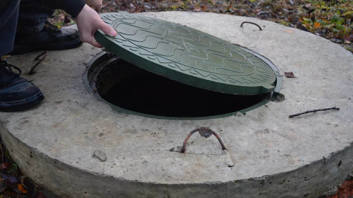 Владельцам септиков весной – первым делом: 4 простых трюка – и выгребная яма не переполнится даже в половодье