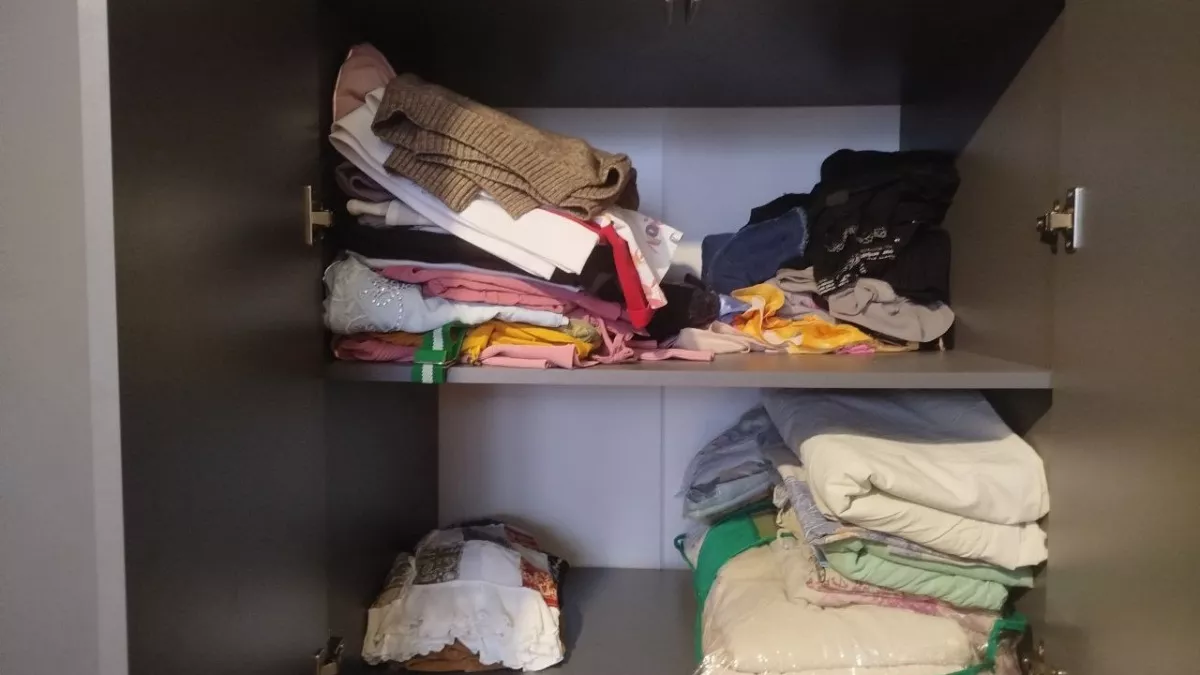 Шкафы-купе вышли из моды: вот как теперь оформляют зоны хранения