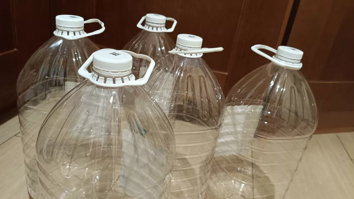 Умные огородники не выкидывают крышки от пластиковых бутылок: эти вещи понадобятся на даче