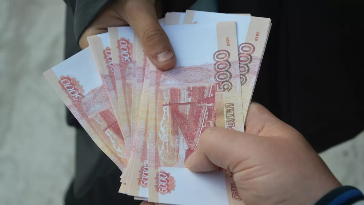 Елецкий суд обязал работодателя выплатить сотруднику 300 тысяч за травму на производстве