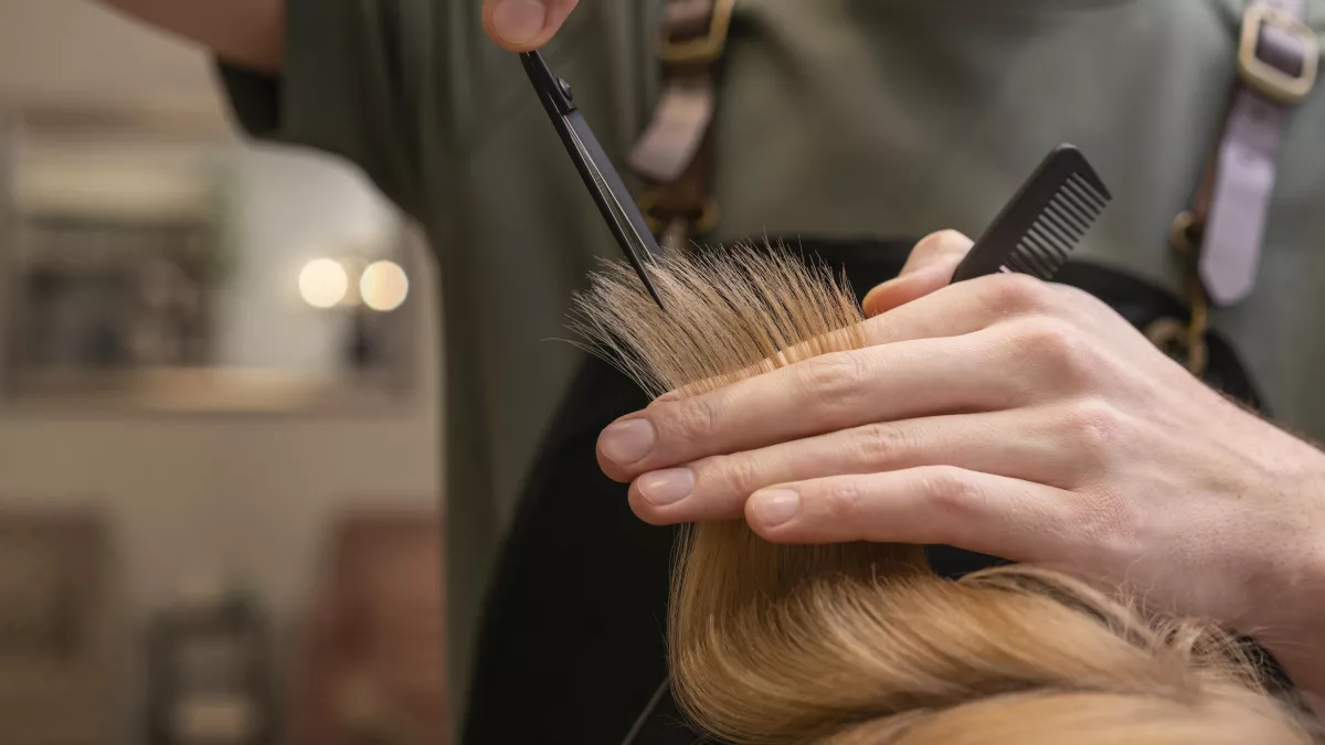 Чёлка своими руками: удачный опыт или провал — всё зависит от этих нюансов