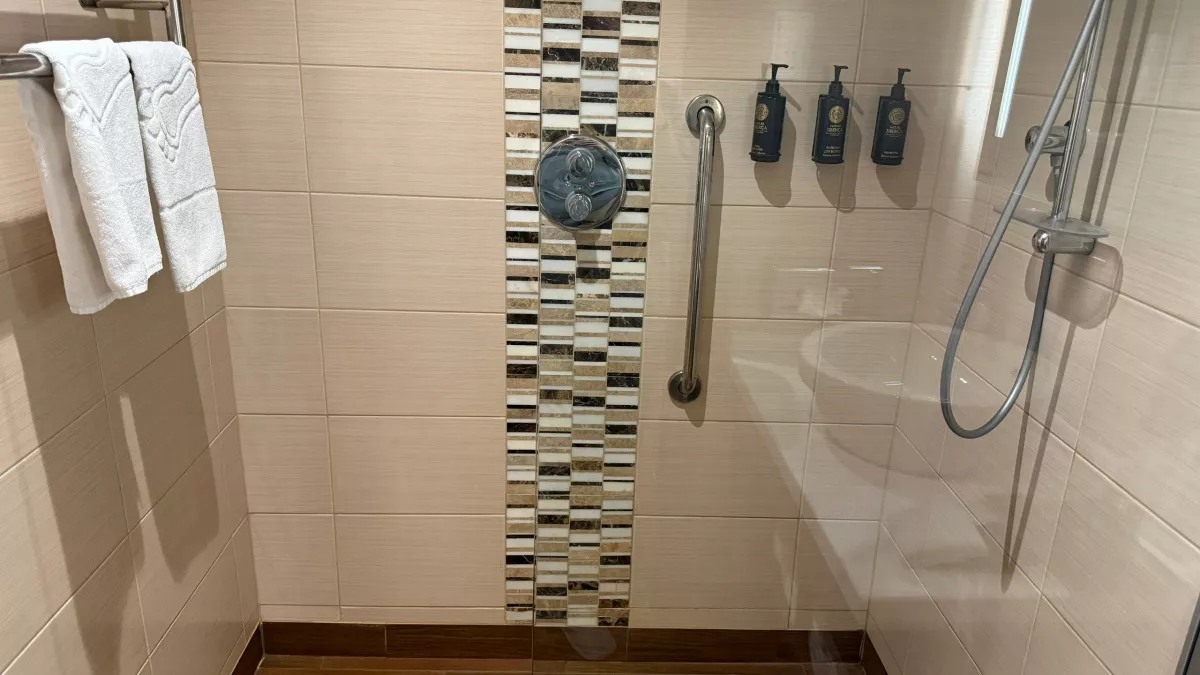 В ванной плитку больше не кладут: новый тренд в отделке, который всё чаще выбирают вместо классики