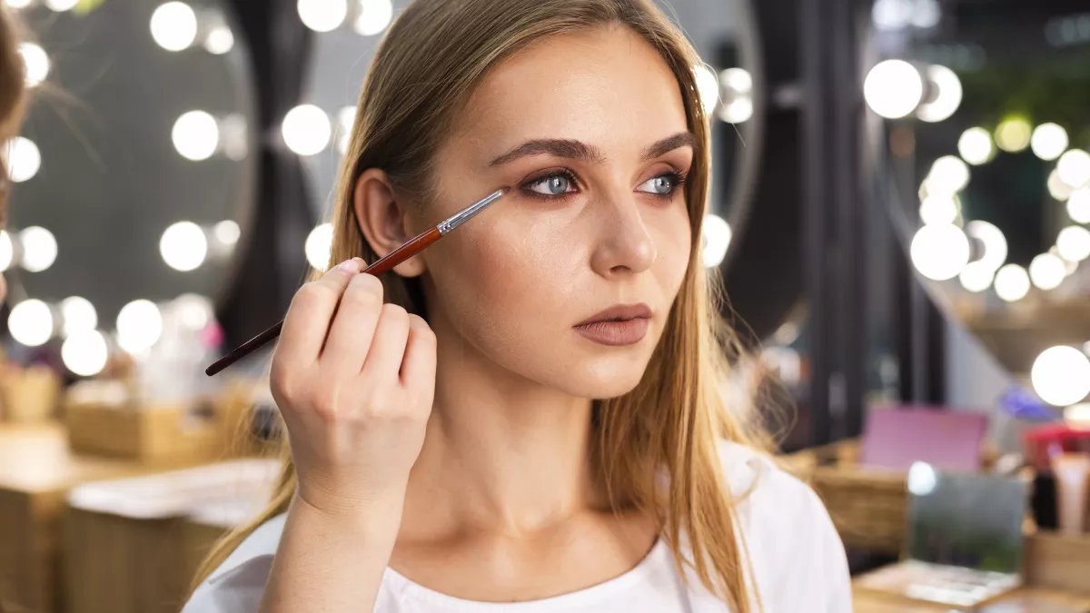 Экспресс-макияж для опущенных век: как сделать взгляд открытым за три минуты