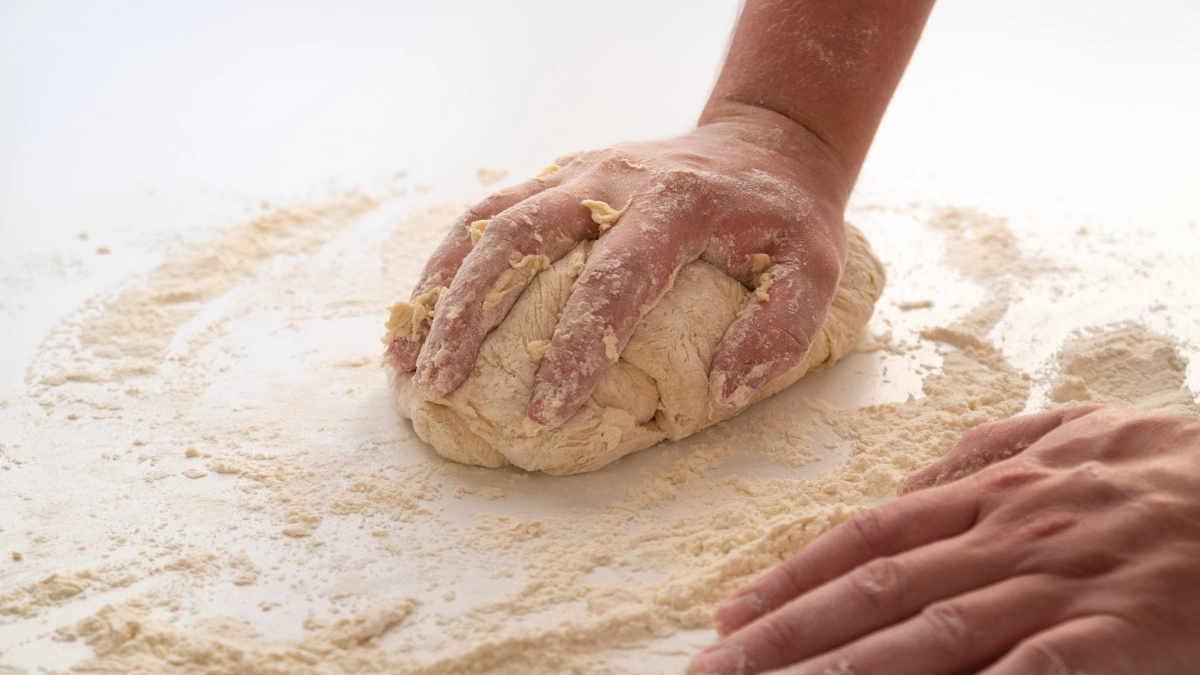 Тесто для жареных пирожков: не растекается, не липнет, готовится моментально