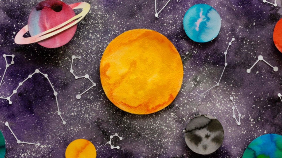 Ученики данковского центра творчества посвятили картины космосу