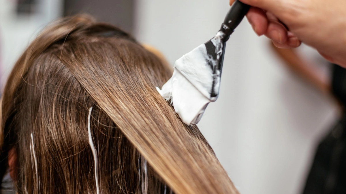 Прибавят 10 лет жизни: 6 оттенков волос, которые женщинам после 40 лучше обходить стороной