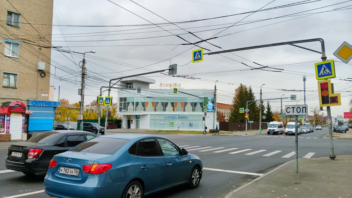 На опасных участках дорог появились мигалки — штрафовать не будут, но снизить скорость заставят