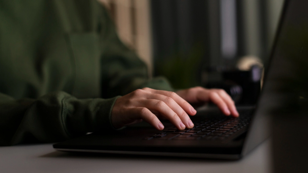 Липчан предупредили о новой схеме блокировки iPhone через поддельные боты