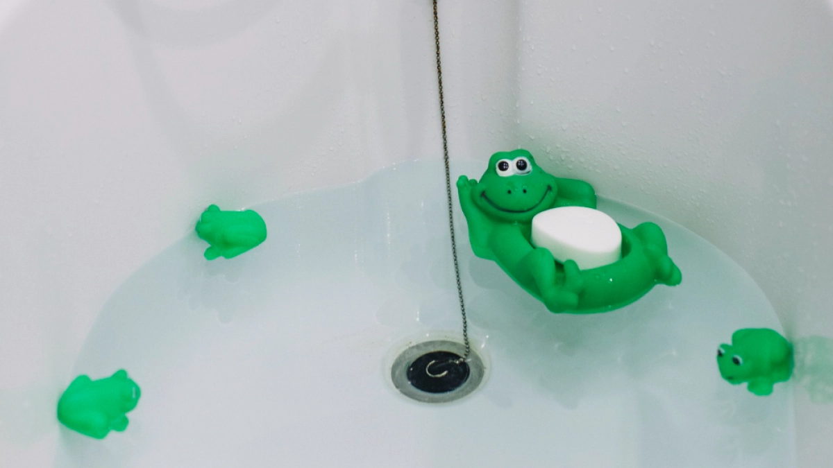 В засоре в ванной виноваты не волосы: секрет, которым поделился сосед-сантехник